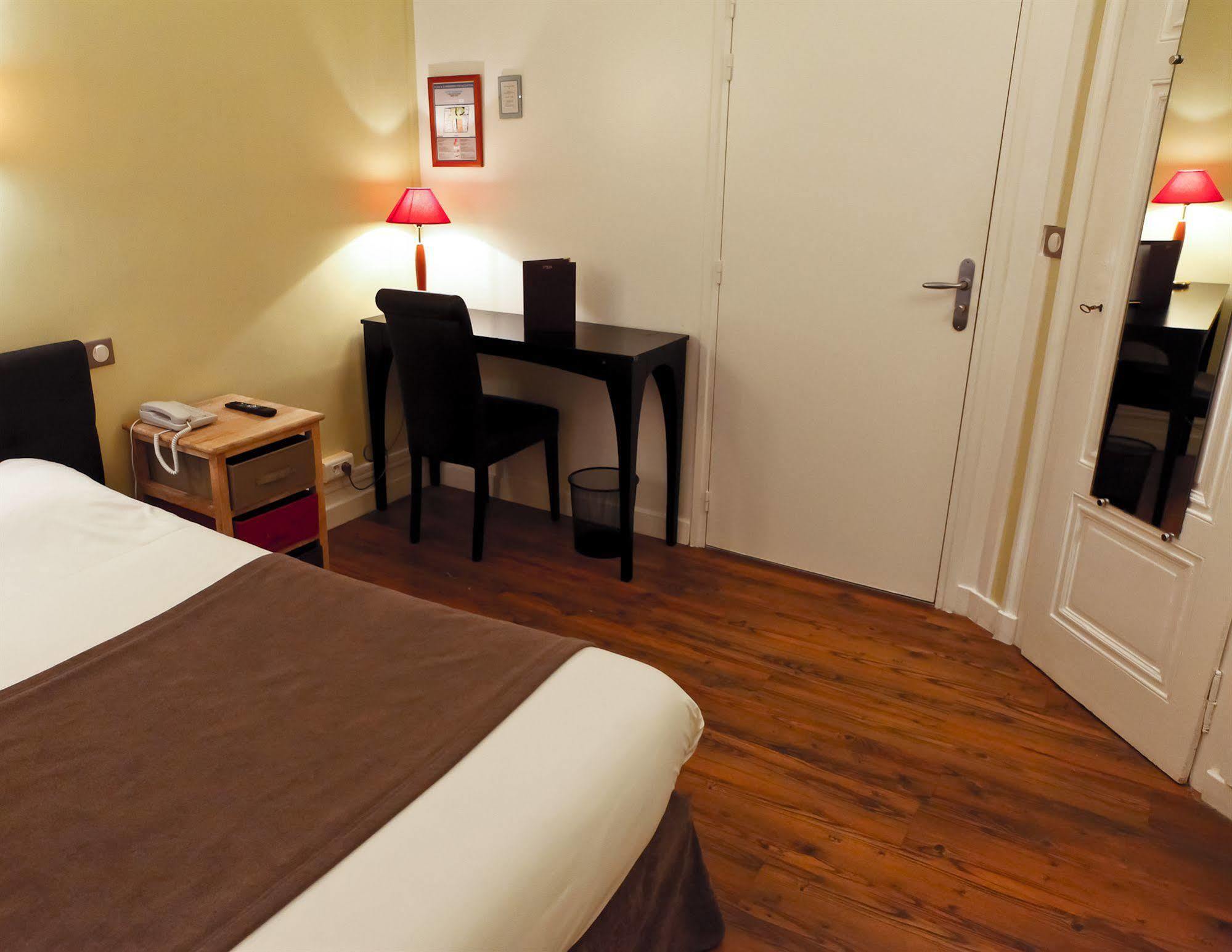 Hotel Du Dauphin Lyon Exteriör bild